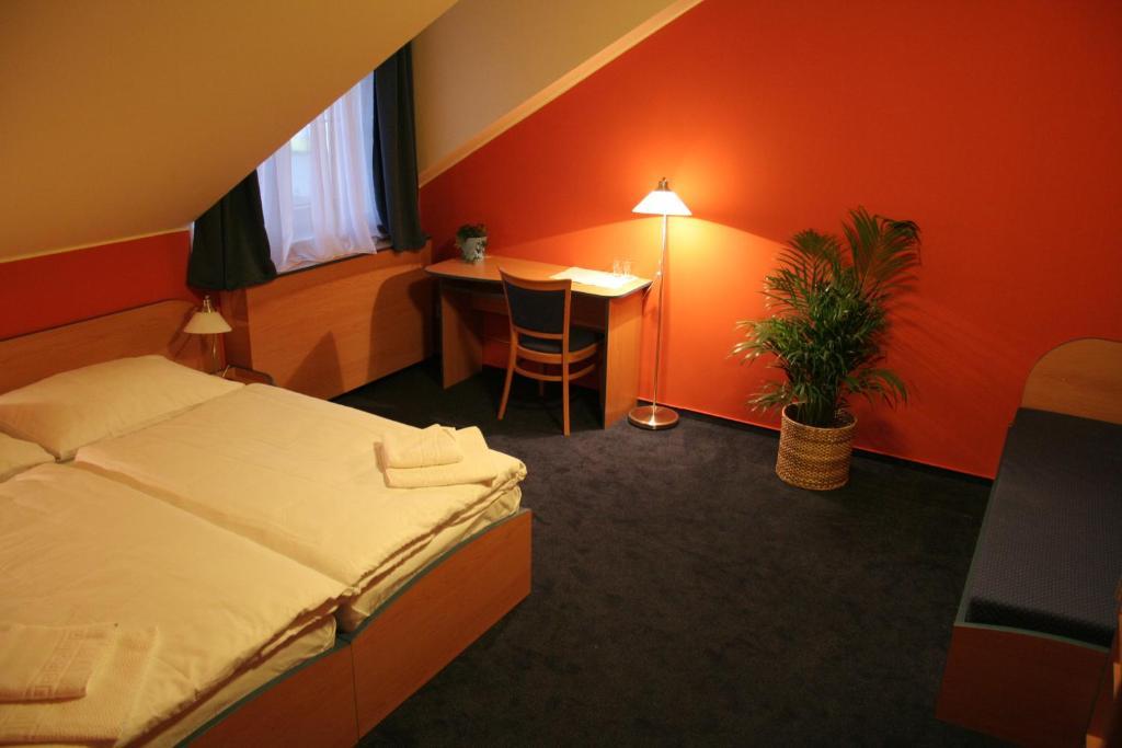 Hotel U Milina Bagian luar foto