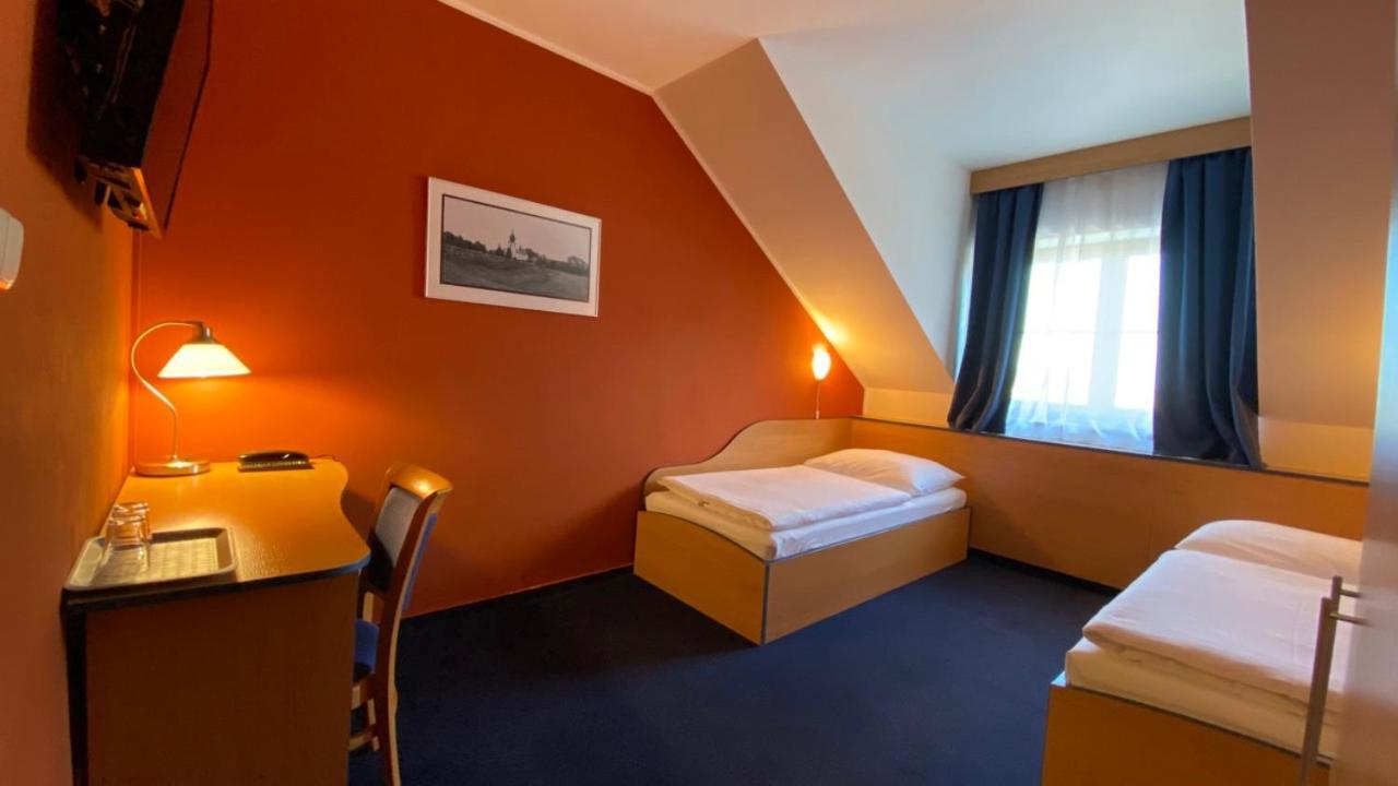Hotel U Milina Bagian luar foto