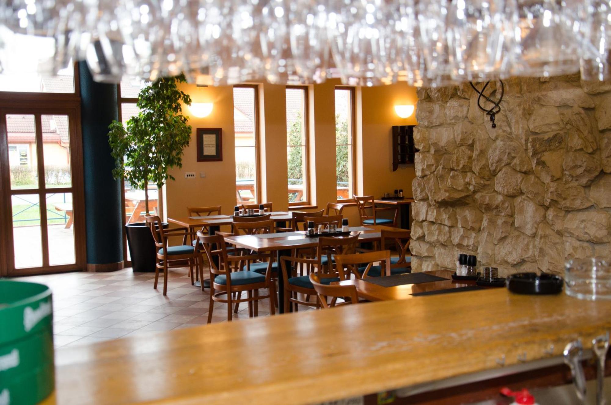 Hotel U Milina Bagian luar foto