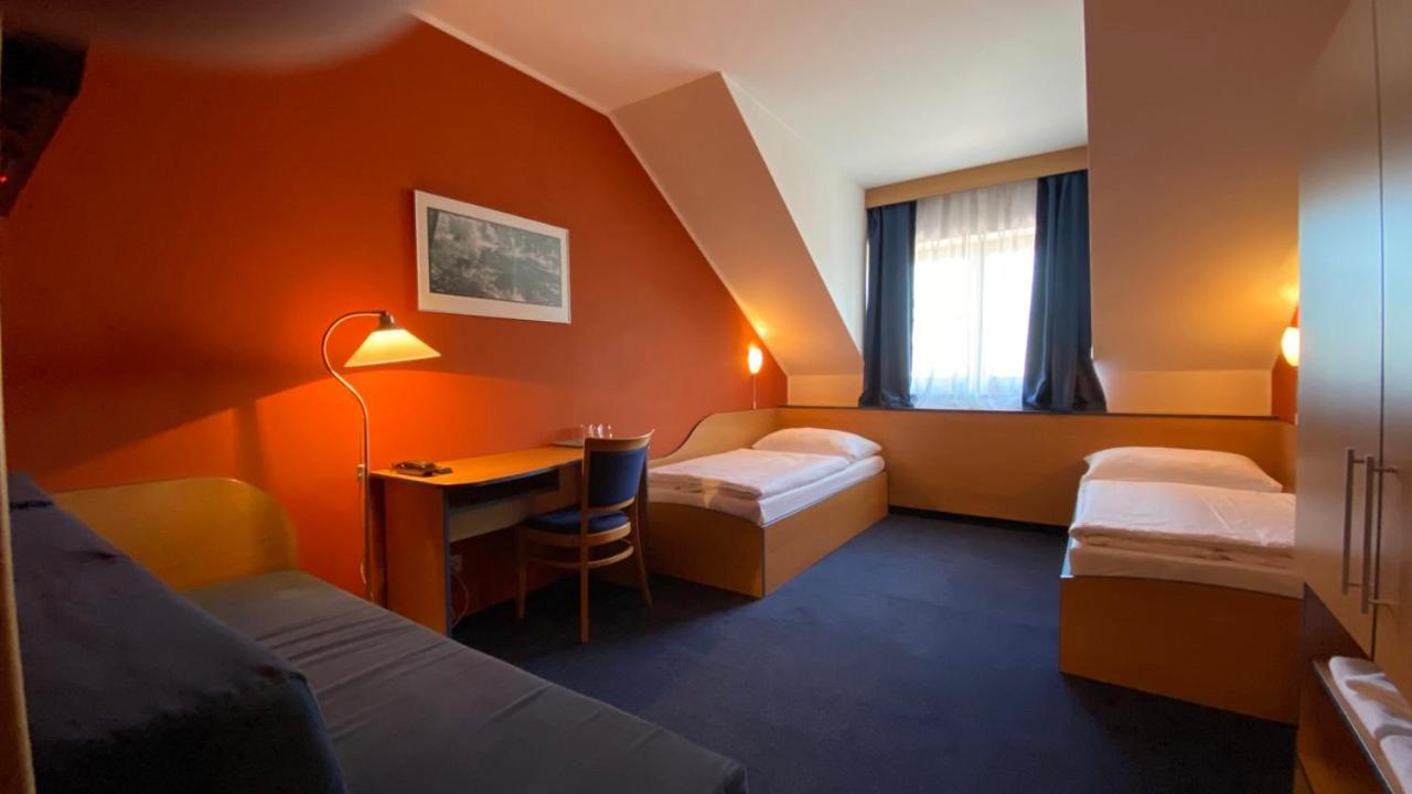 Hotel U Milina Bagian luar foto