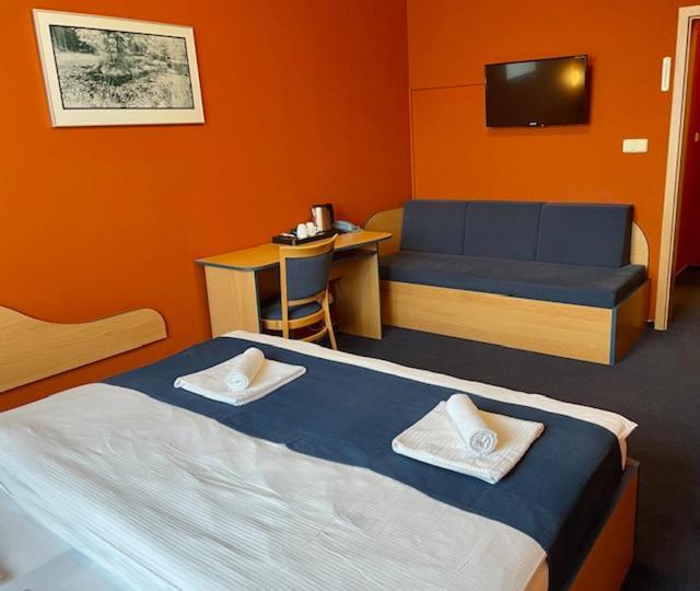 Hotel U Milina Bagian luar foto