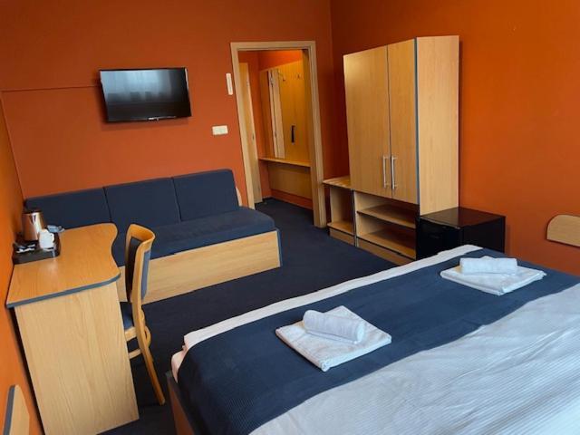 Hotel U Milina Bagian luar foto